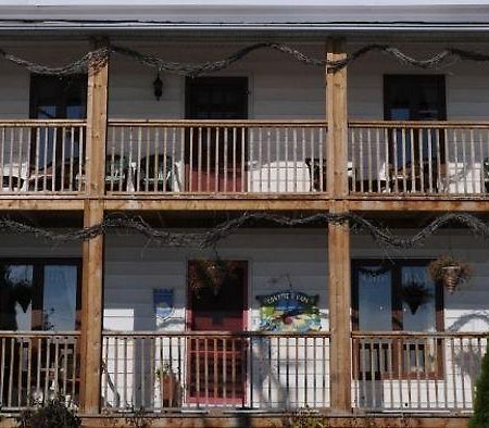 Gite Au Vieux Pommier Tadoussac Exteriör bild