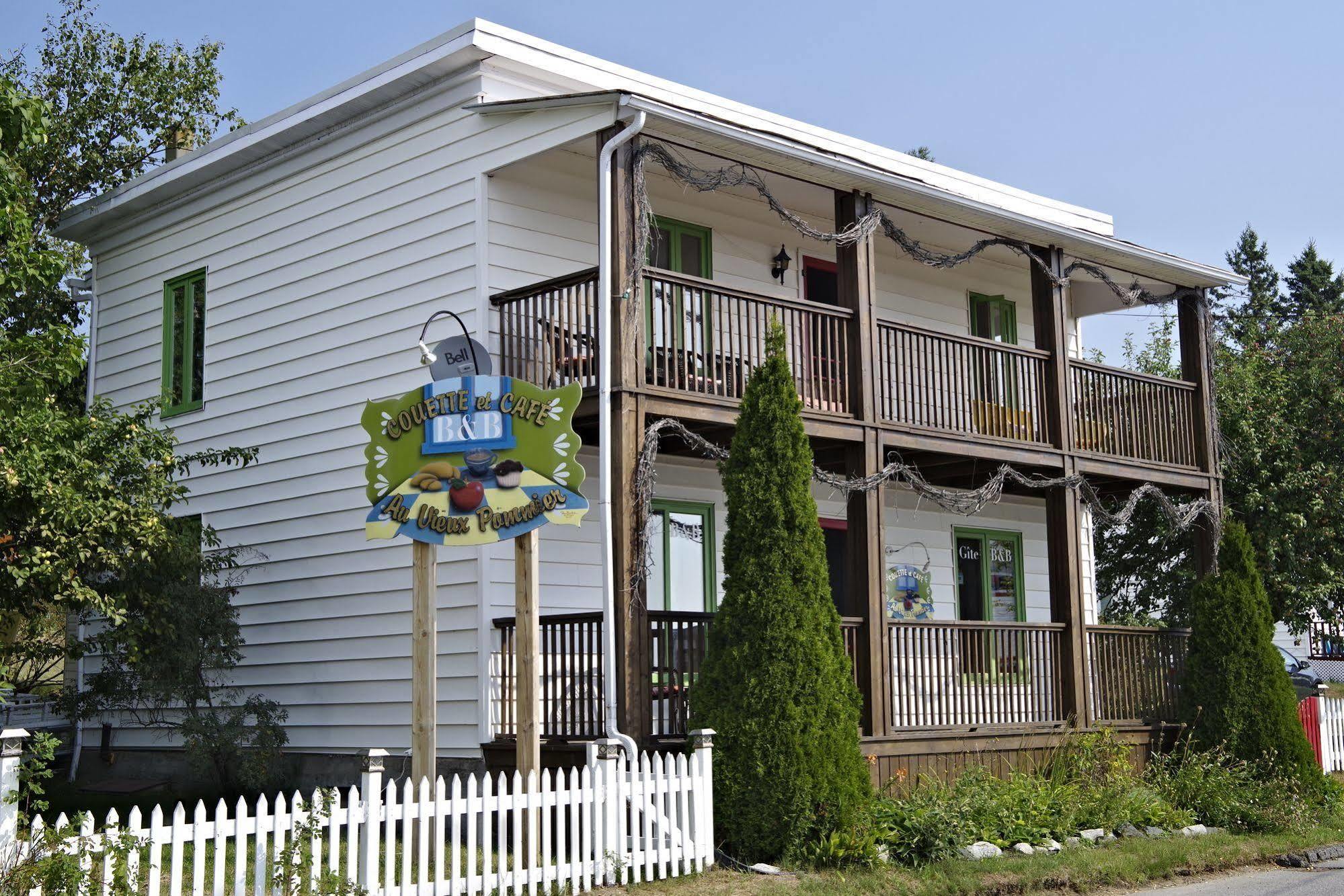 Gite Au Vieux Pommier Tadoussac Exteriör bild